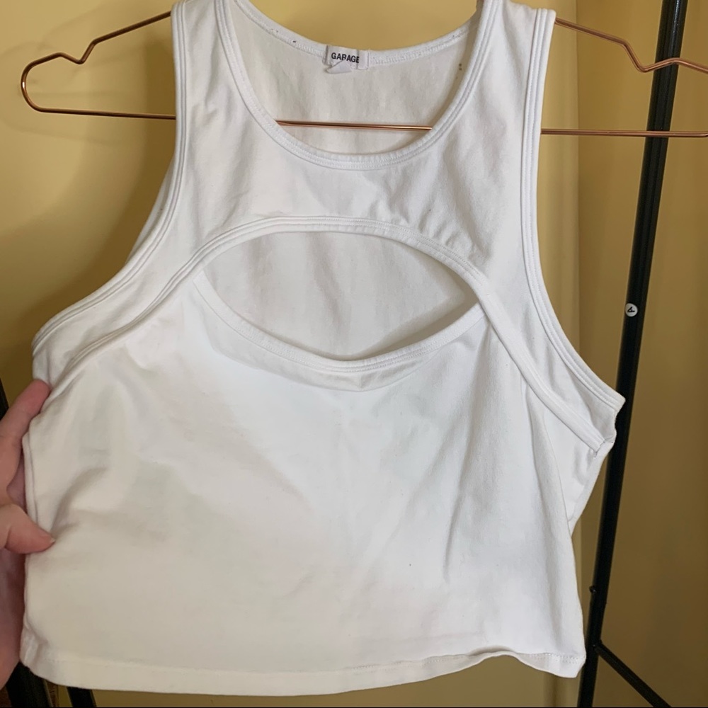 Garage White Tank w Cutout